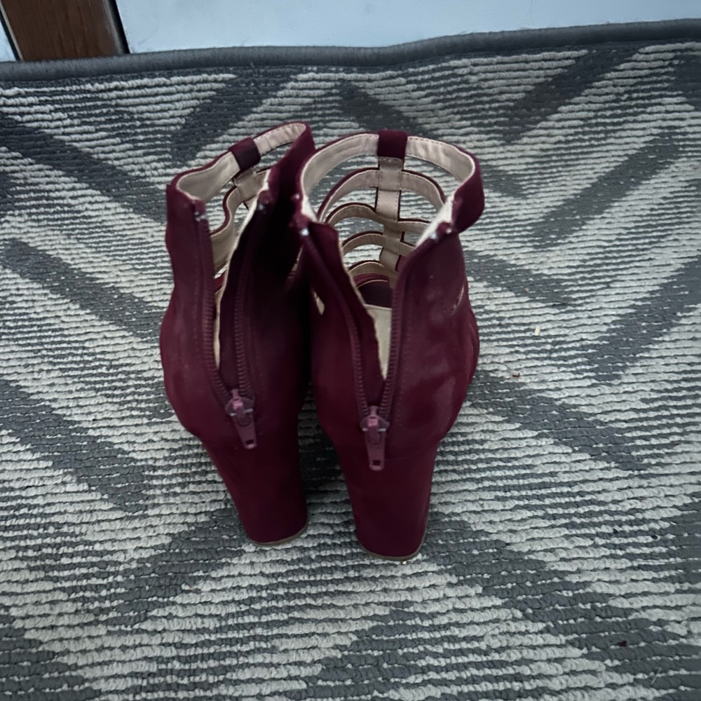 Women's Burgundy Strappy Heels - Picture 3 of 3